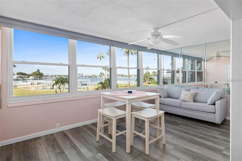 For Sale: $285,000 (2 beds, 2 baths, 1075 Square Feet)