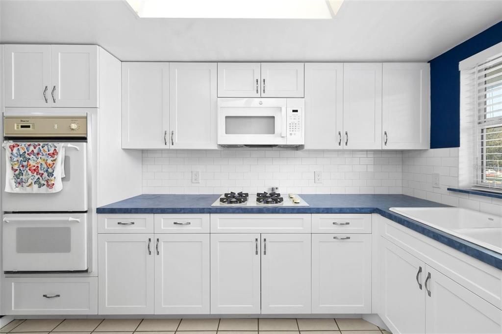 For Sale: $285,000 (2 beds, 2 baths, 1075 Square Feet)