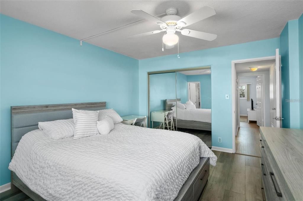 For Sale: $285,000 (2 beds, 2 baths, 1075 Square Feet)