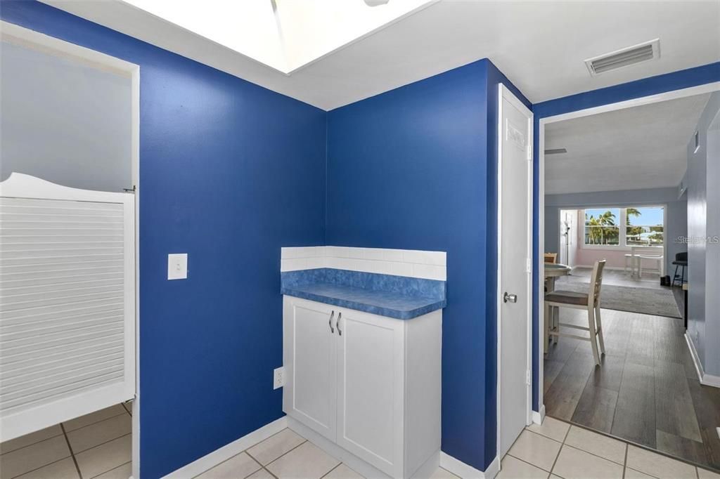 For Sale: $285,000 (2 beds, 2 baths, 1075 Square Feet)