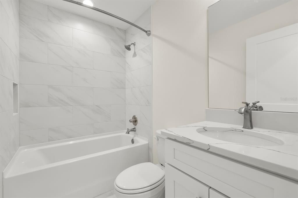 En Venta: $255,000 (3 camas, 2 baños, 1358 Pies cuadrados)