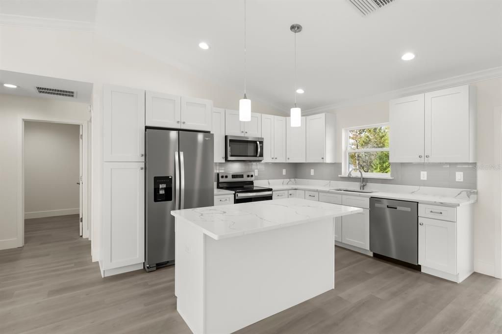 En Venta: $255,000 (3 camas, 2 baños, 1358 Pies cuadrados)