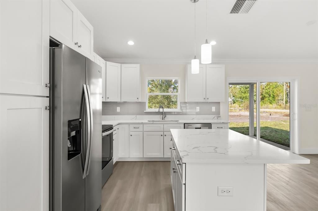 En Venta: $255,000 (3 camas, 2 baños, 1358 Pies cuadrados)