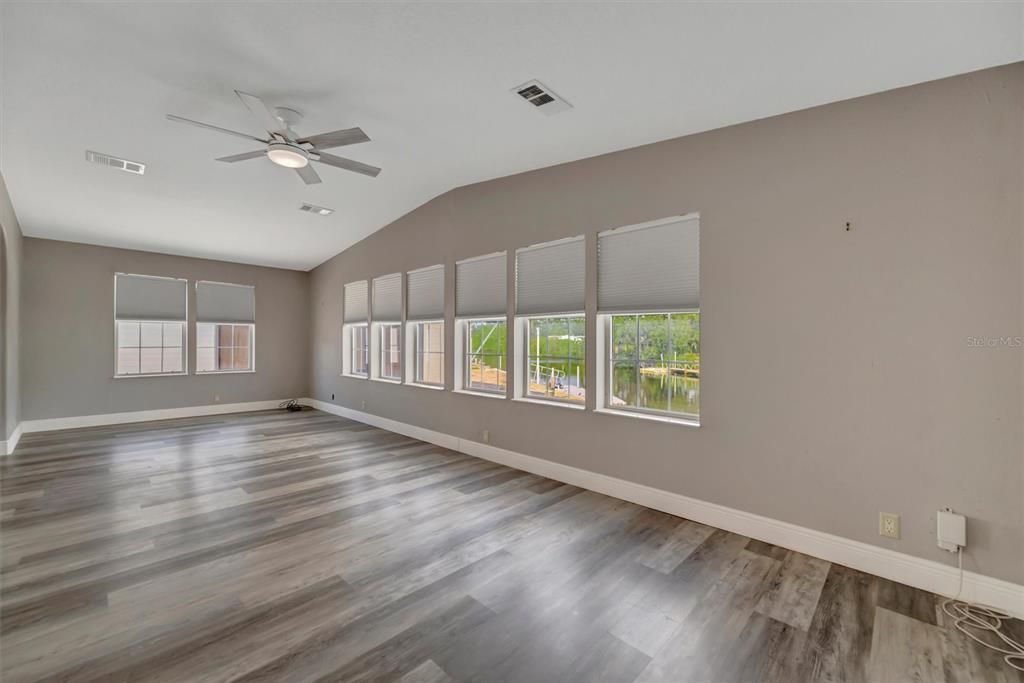 For Sale: $229,000 (2 beds, 2 baths, 1566 Square Feet)