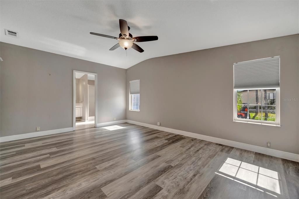 For Sale: $229,000 (2 beds, 2 baths, 1566 Square Feet)