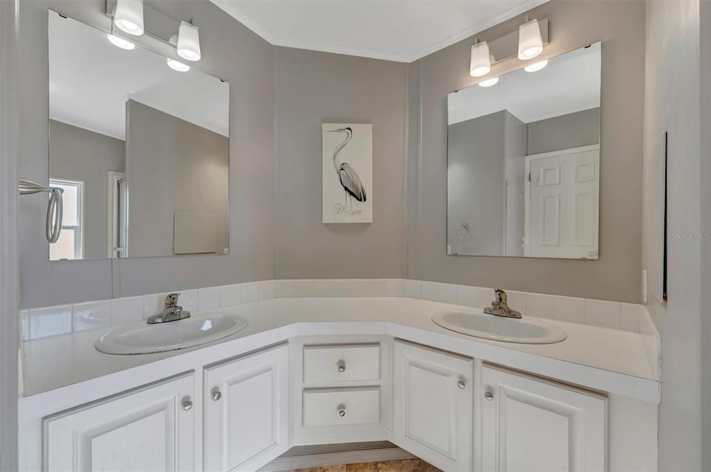 For Sale: $229,000 (2 beds, 2 baths, 1566 Square Feet)