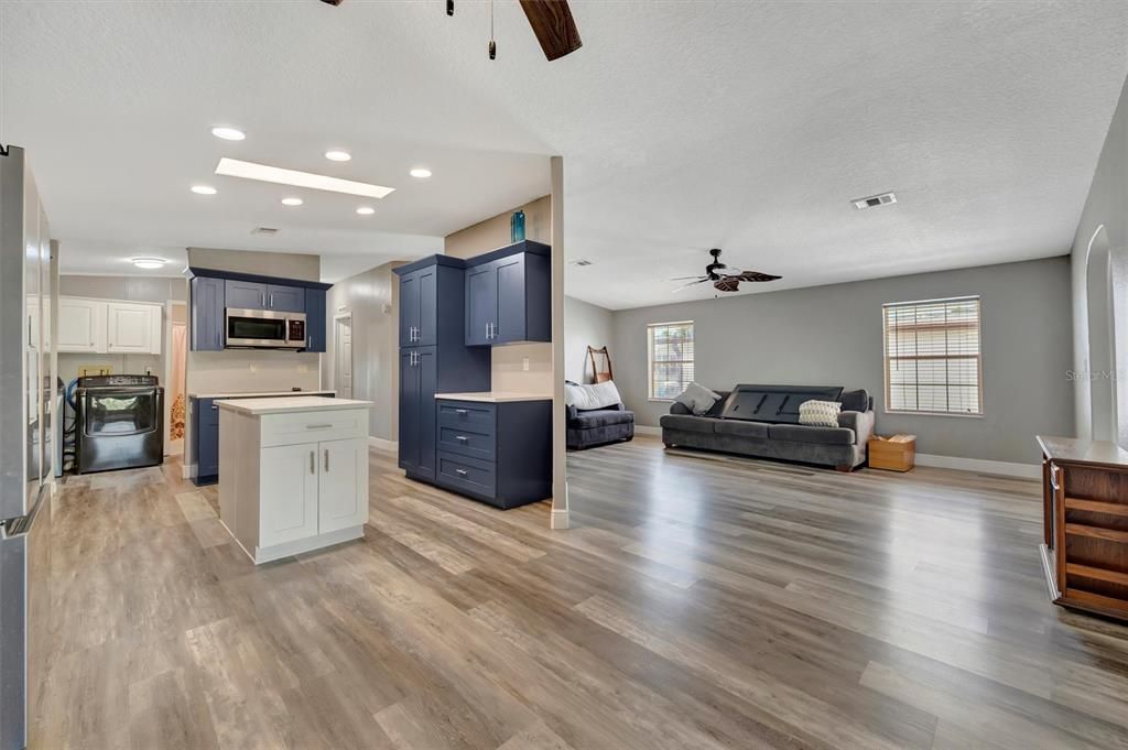 For Sale: $229,000 (2 beds, 2 baths, 1566 Square Feet)