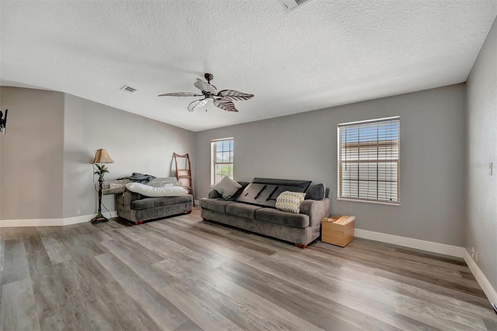 For Sale: $229,000 (2 beds, 2 baths, 1566 Square Feet)