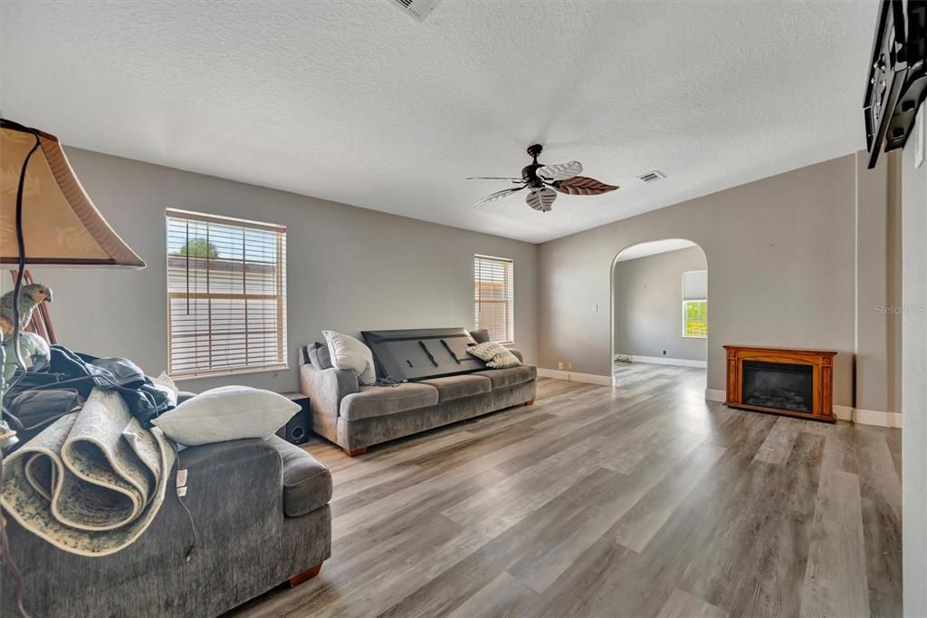 For Sale: $229,000 (2 beds, 2 baths, 1566 Square Feet)