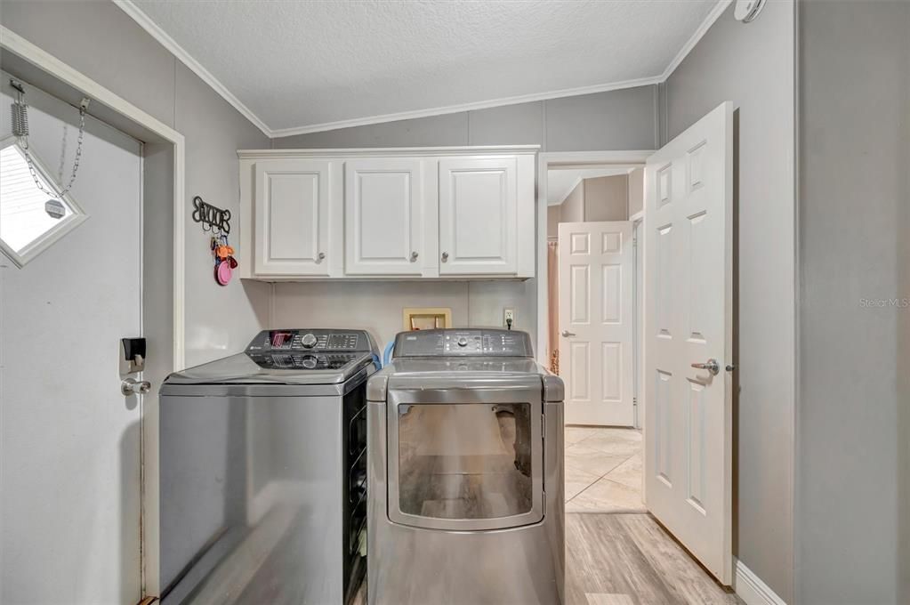 For Sale: $229,000 (2 beds, 2 baths, 1566 Square Feet)