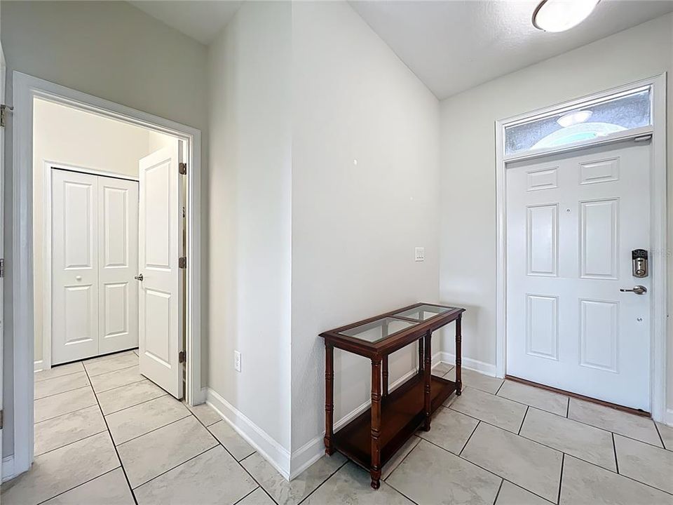 Под контрактом: $359,900 (3 спален, 2 ванн, 1582 Квадратных фут)