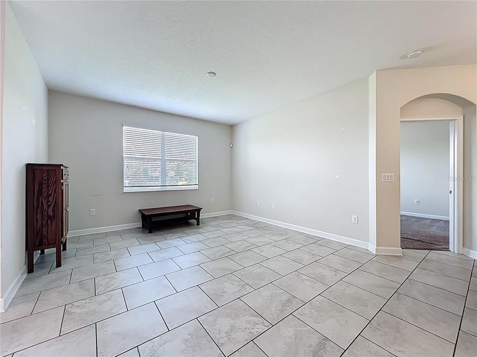 Под контрактом: $359,900 (3 спален, 2 ванн, 1582 Квадратных фут)