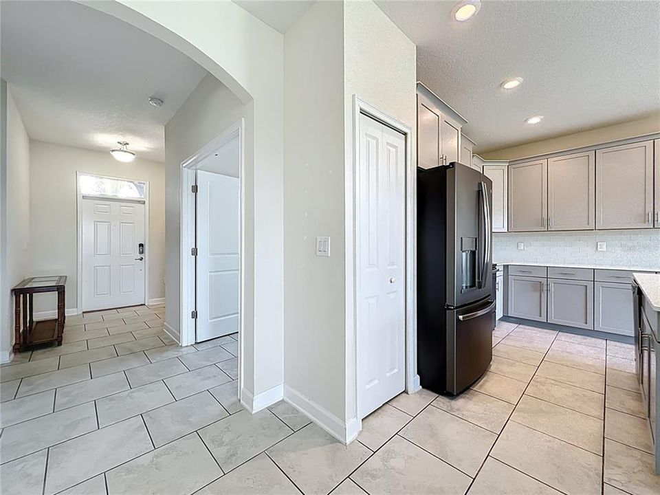 Под контрактом: $359,900 (3 спален, 2 ванн, 1582 Квадратных фут)