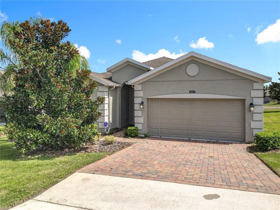 Под контрактом: $359,900 (3 спален, 2 ванн, 1582 Квадратных фут)