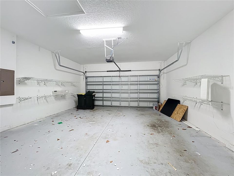 Под контрактом: $359,900 (3 спален, 2 ванн, 1582 Квадратных фут)