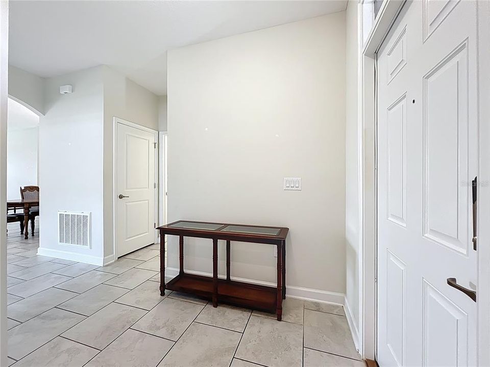 Под контрактом: $359,900 (3 спален, 2 ванн, 1582 Квадратных фут)