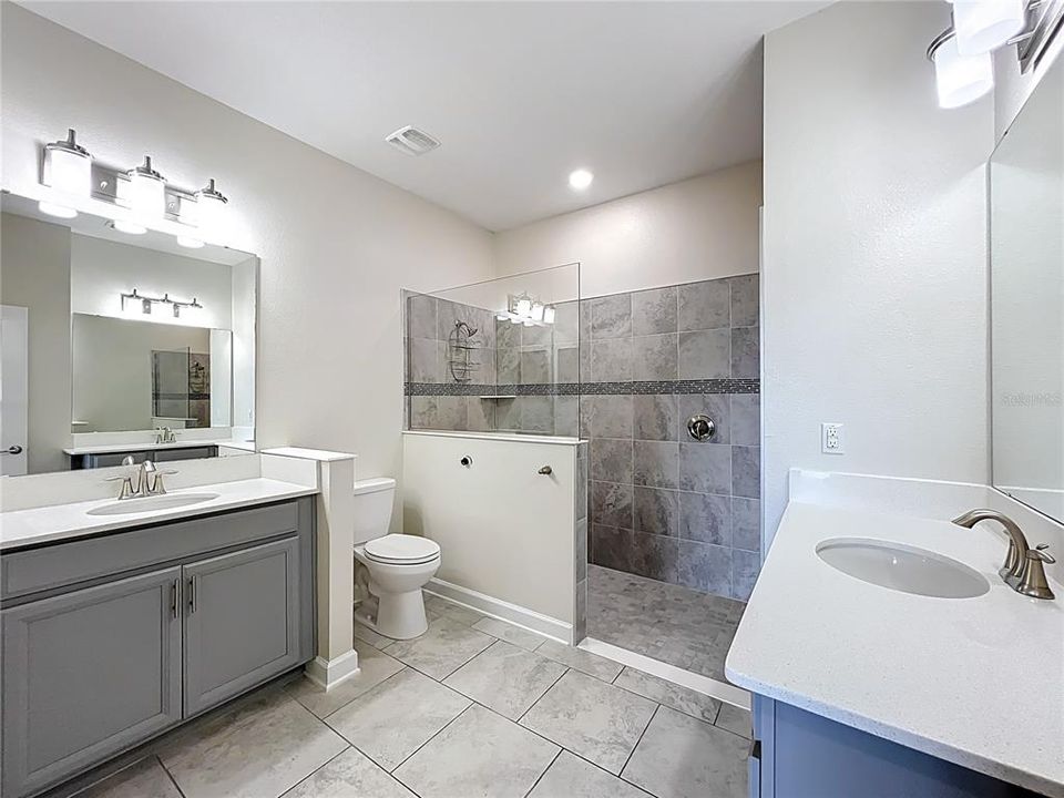 Под контрактом: $359,900 (3 спален, 2 ванн, 1582 Квадратных фут)