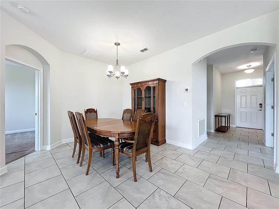 Под контрактом: $359,900 (3 спален, 2 ванн, 1582 Квадратных фут)