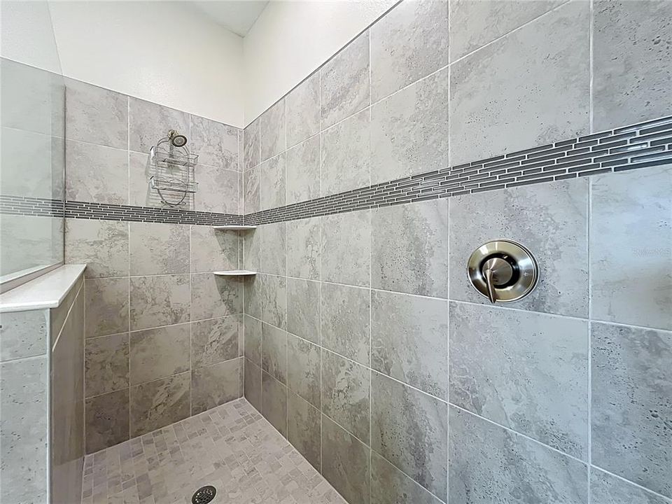 Под контрактом: $359,900 (3 спален, 2 ванн, 1582 Квадратных фут)