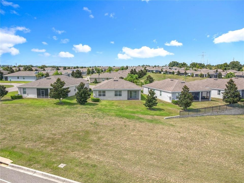 Под контрактом: $359,900 (3 спален, 2 ванн, 1582 Квадратных фут)