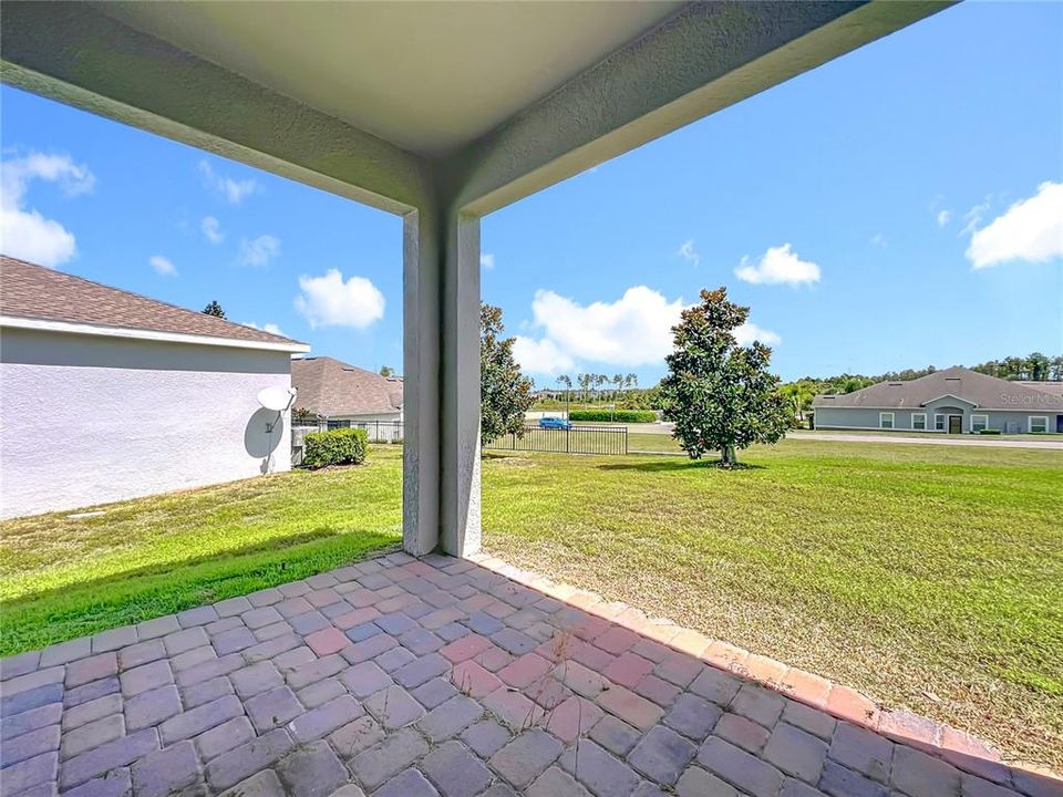 Под контрактом: $359,900 (3 спален, 2 ванн, 1582 Квадратных фут)