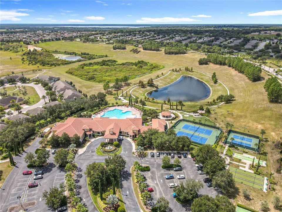 Под контрактом: $359,900 (3 спален, 2 ванн, 1582 Квадратных фут)