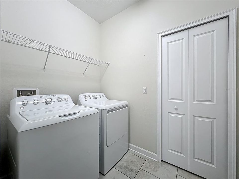 Под контрактом: $359,900 (3 спален, 2 ванн, 1582 Квадратных фут)