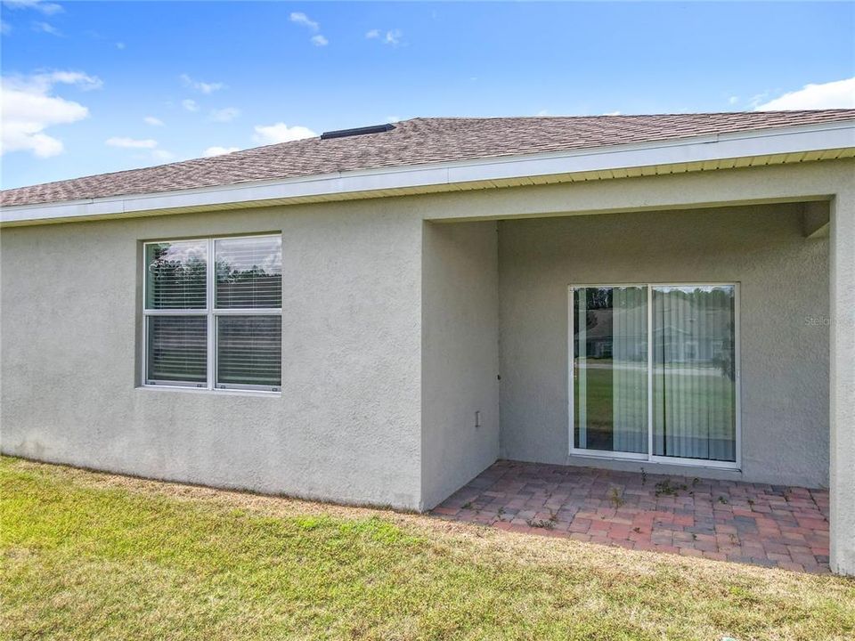 Под контрактом: $359,900 (3 спален, 2 ванн, 1582 Квадратных фут)