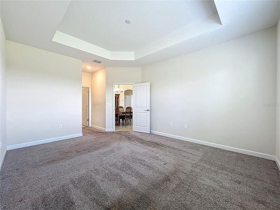 Под контрактом: $359,900 (3 спален, 2 ванн, 1582 Квадратных фут)