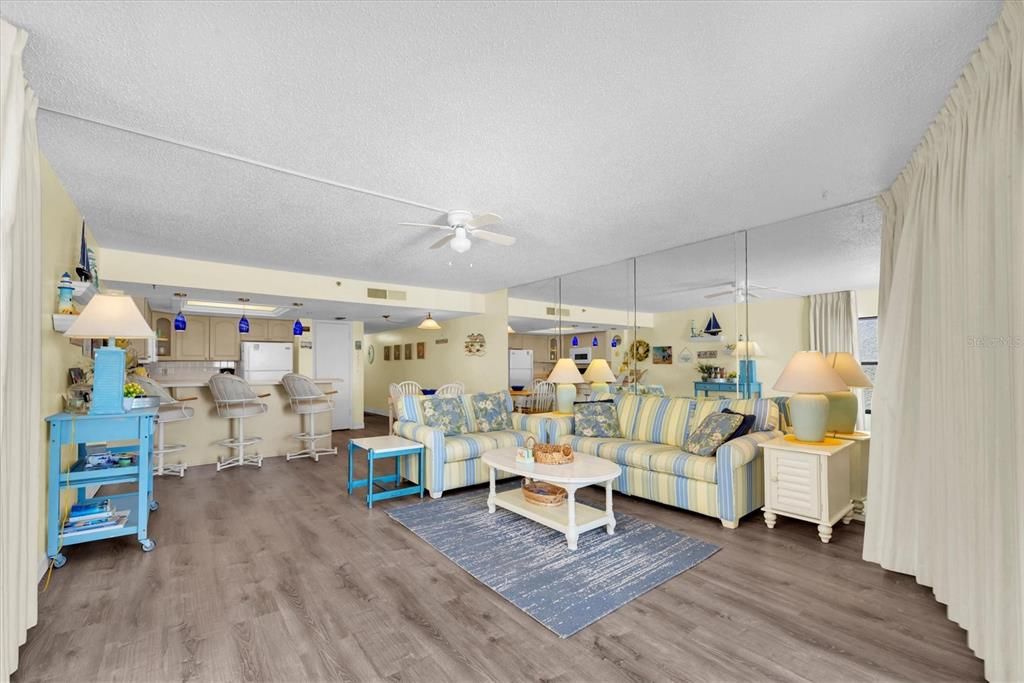 For Sale: $624,900 (1 beds, 1 baths, 875 Square Feet)