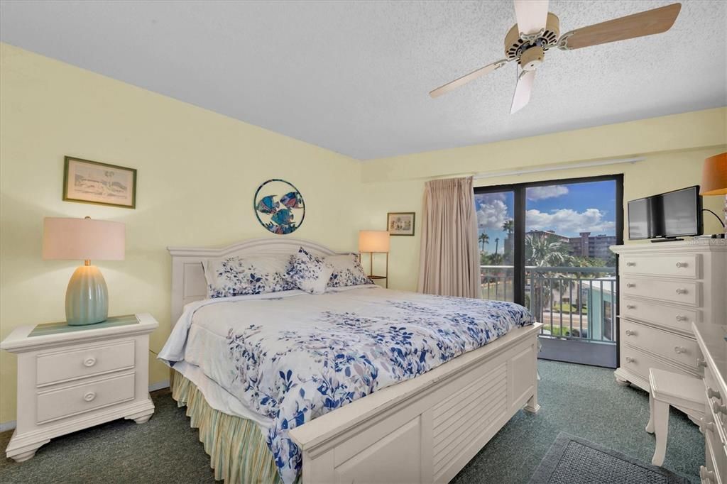 For Sale: $624,900 (1 beds, 1 baths, 875 Square Feet)