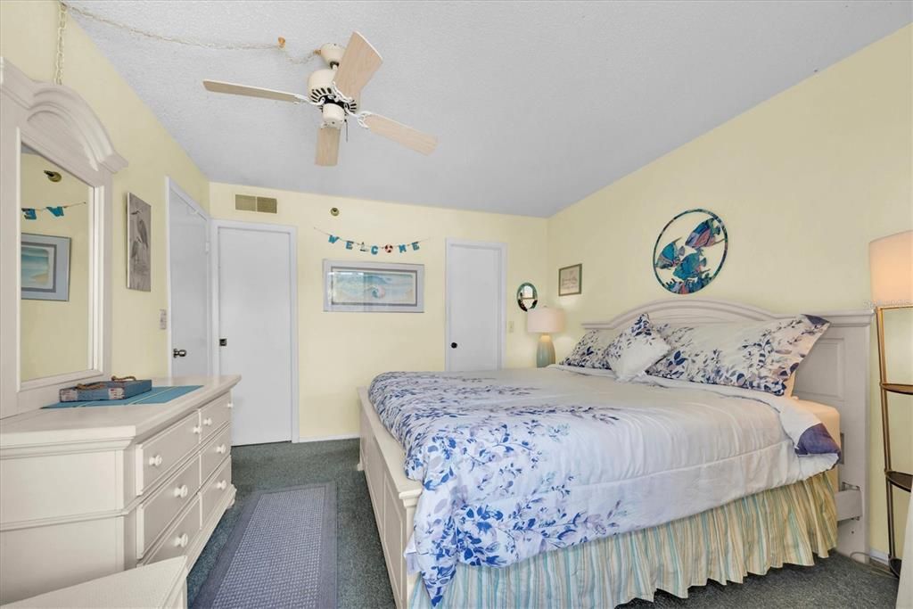 For Sale: $624,900 (1 beds, 1 baths, 875 Square Feet)