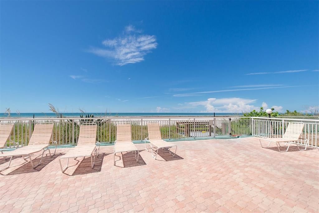 For Sale: $624,900 (1 beds, 1 baths, 875 Square Feet)