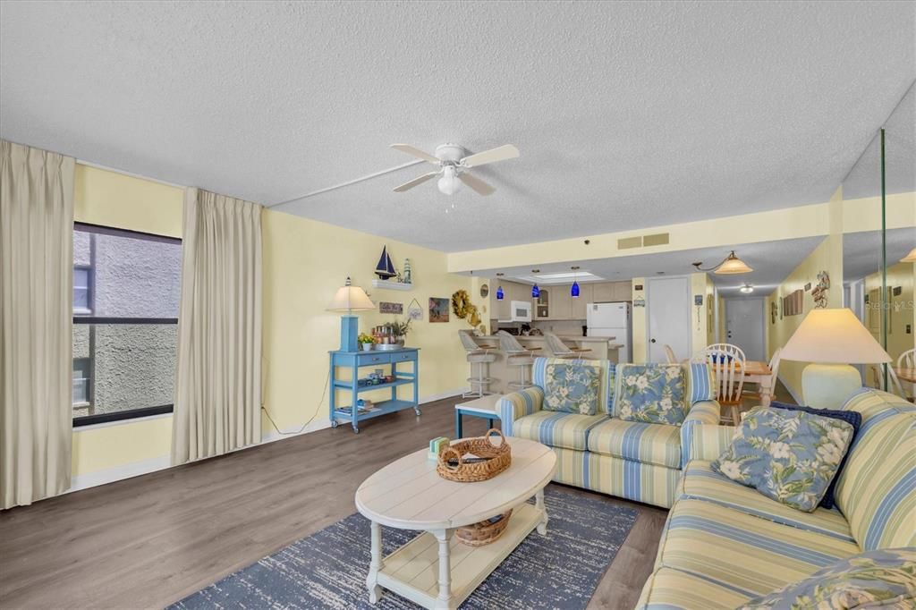 For Sale: $624,900 (1 beds, 1 baths, 875 Square Feet)