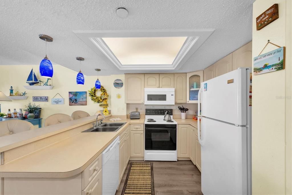 For Sale: $624,900 (1 beds, 1 baths, 875 Square Feet)