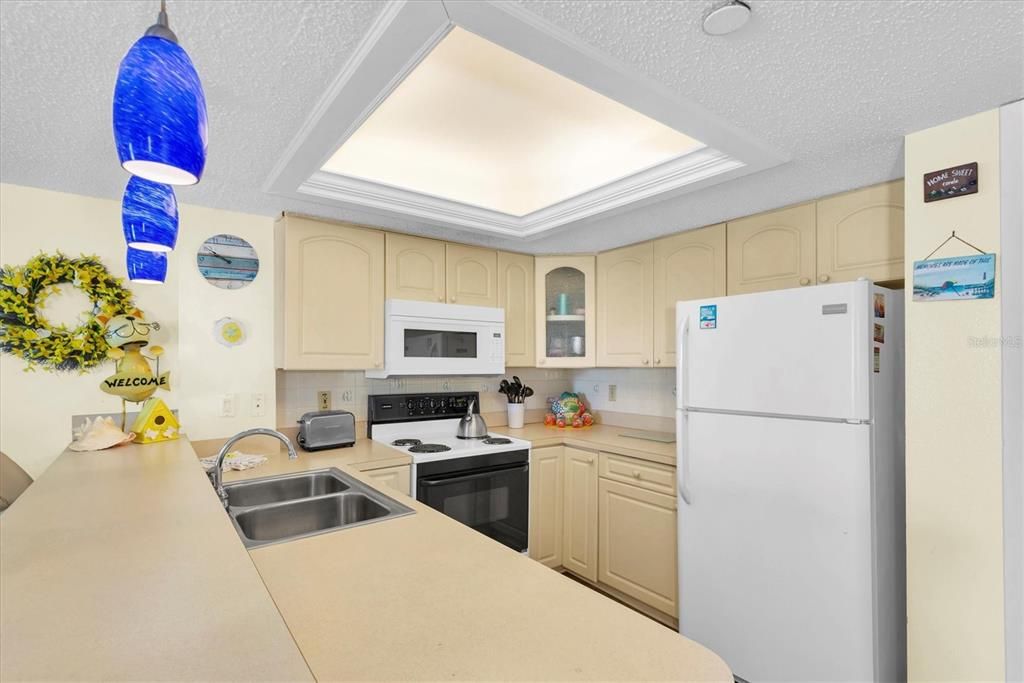 For Sale: $624,900 (1 beds, 1 baths, 875 Square Feet)