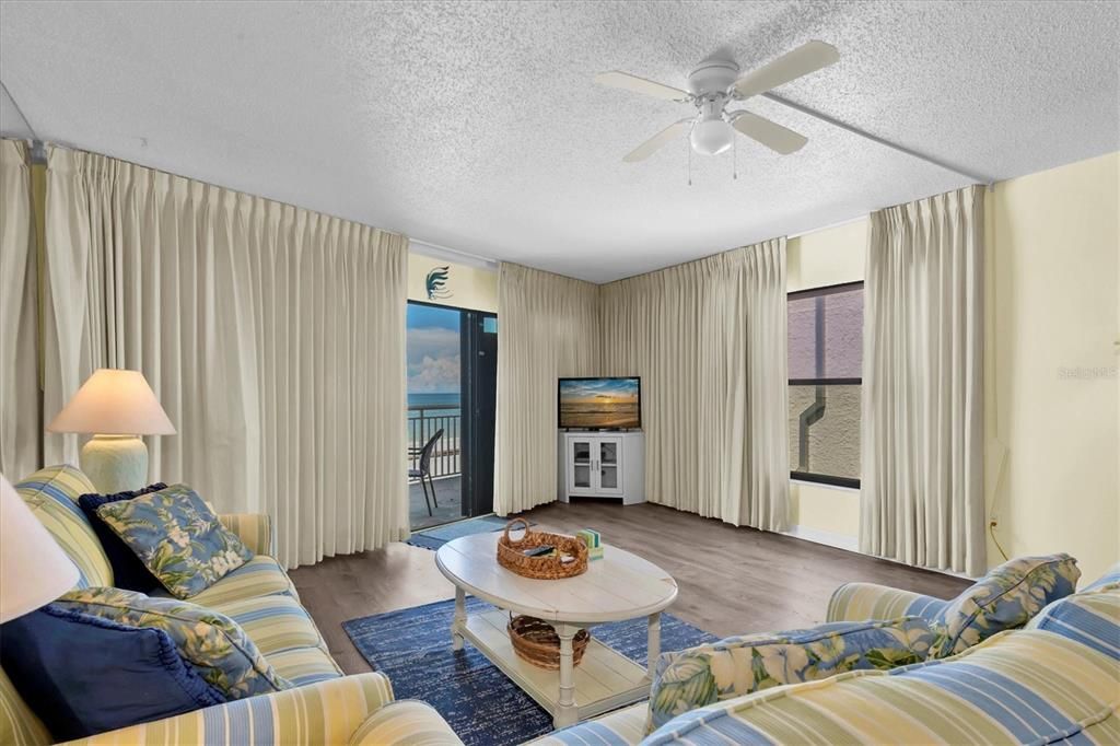 For Sale: $624,900 (1 beds, 1 baths, 875 Square Feet)