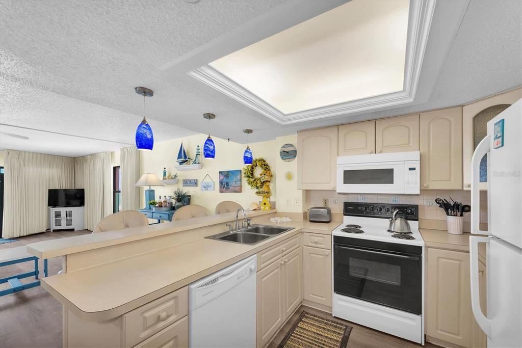 For Sale: $624,900 (1 beds, 1 baths, 875 Square Feet)