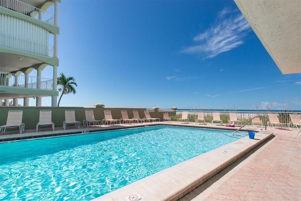 For Sale: $624,900 (1 beds, 1 baths, 875 Square Feet)