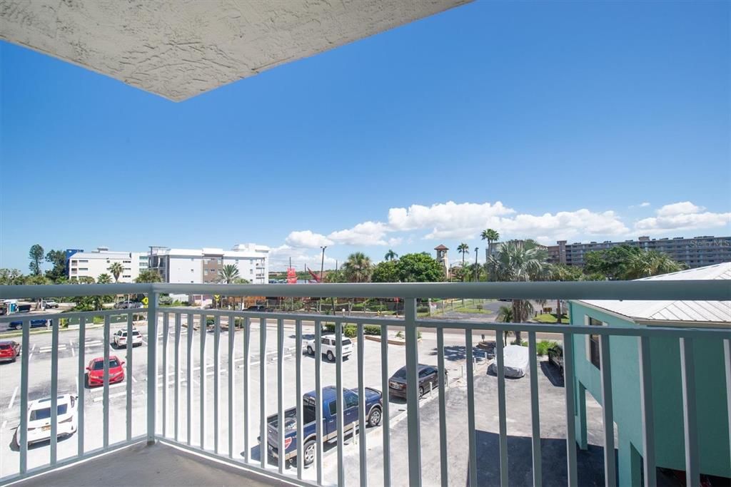 For Sale: $624,900 (1 beds, 1 baths, 875 Square Feet)