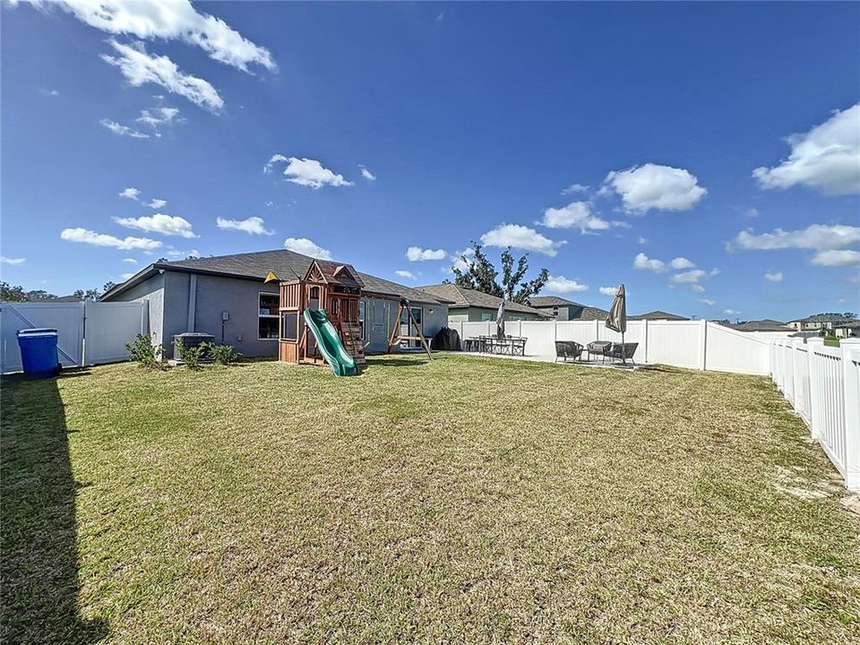 Active With Contract: $359,000 (4 beds, 2 baths, 1817 Square Feet)