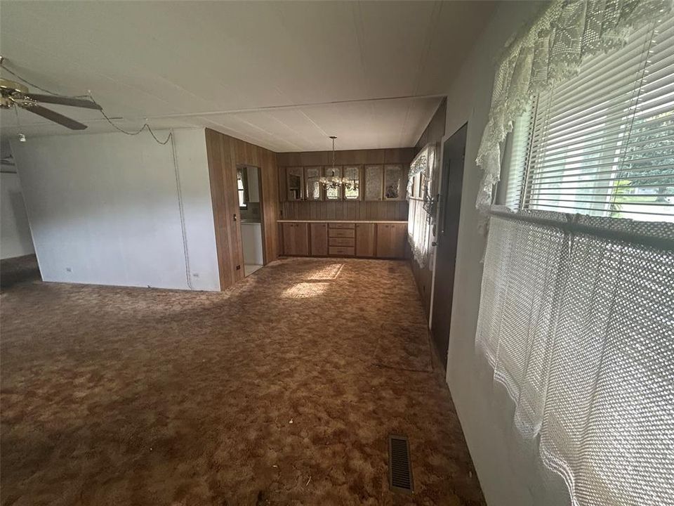 合同活跃: $75,000 (3 贝兹, 2 浴室, 1368 平方英尺)