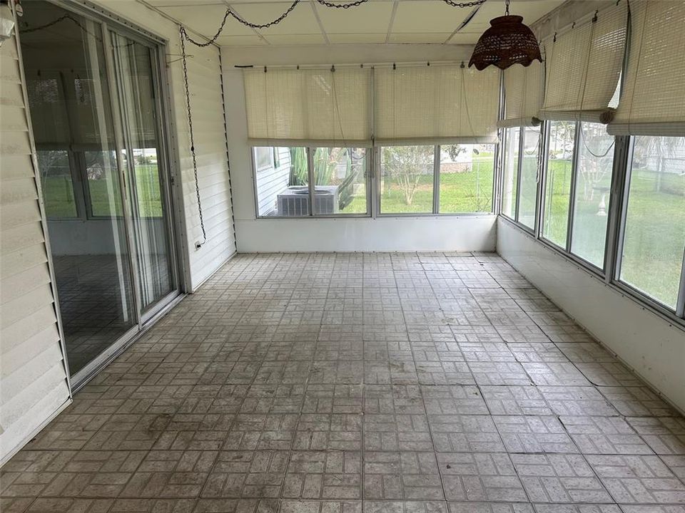 合同活跃: $75,000 (3 贝兹, 2 浴室, 1368 平方英尺)