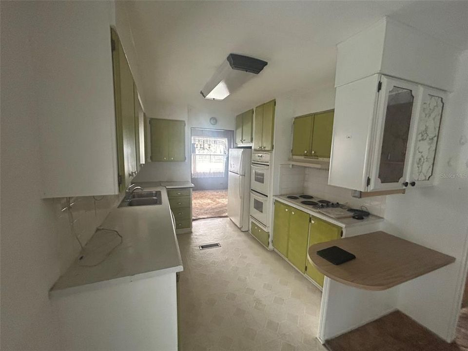 合同活跃: $75,000 (3 贝兹, 2 浴室, 1368 平方英尺)