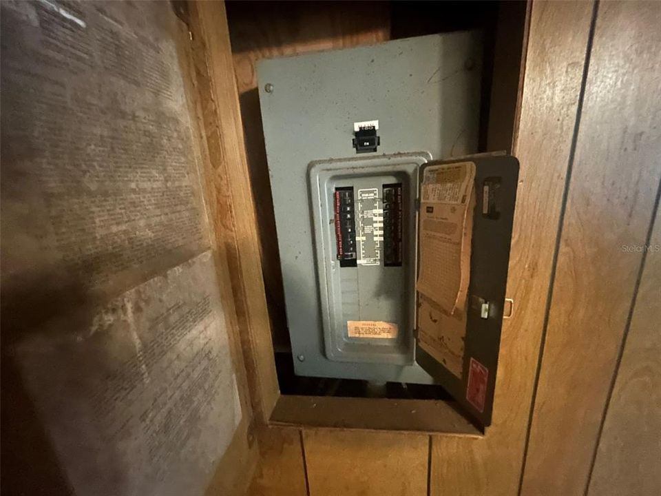 合同活跃: $75,000 (3 贝兹, 2 浴室, 1368 平方英尺)