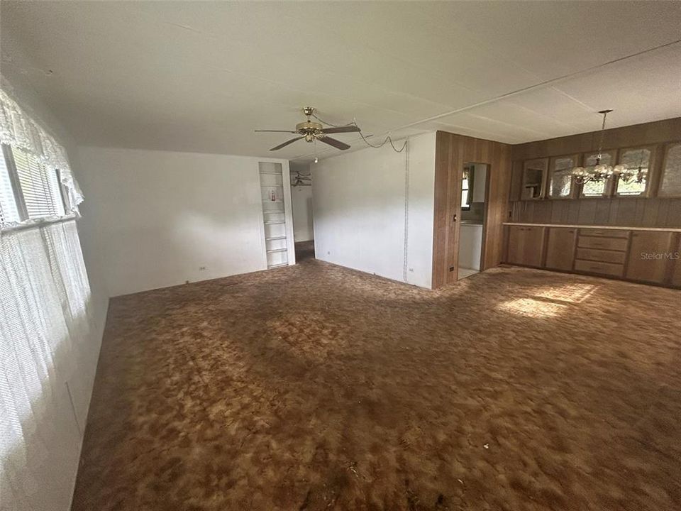 合同活跃: $75,000 (3 贝兹, 2 浴室, 1368 平方英尺)