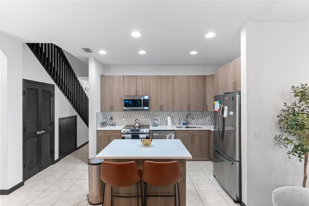 For Sale: $355,000 (4 beds, 3 baths, 1636 Square Feet)