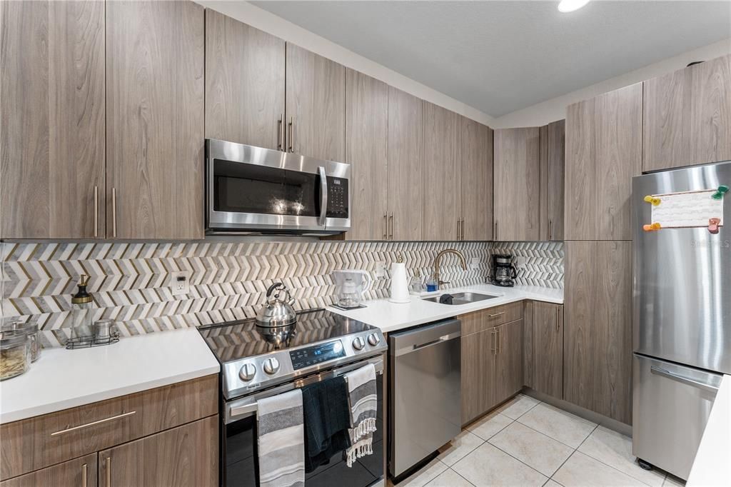 For Sale: $355,000 (4 beds, 3 baths, 1636 Square Feet)