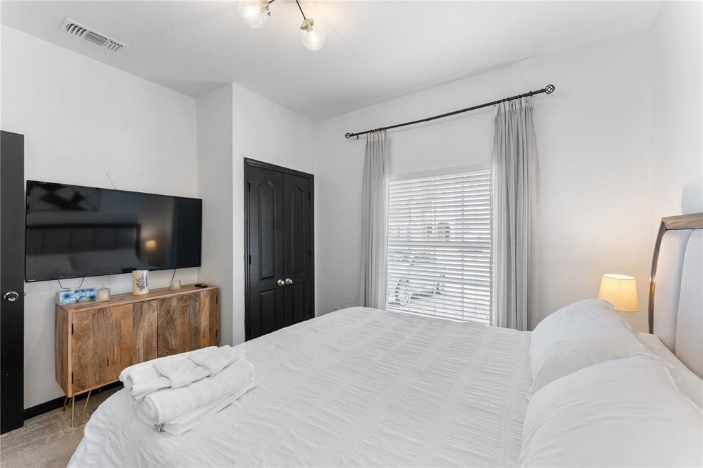 For Sale: $355,000 (4 beds, 3 baths, 1636 Square Feet)