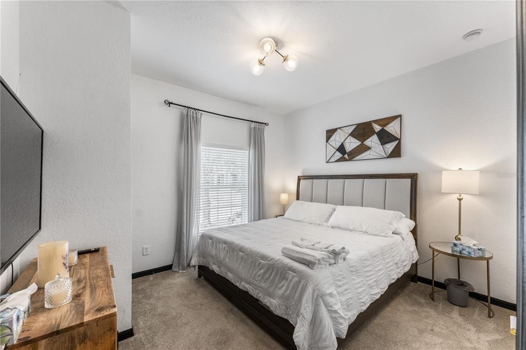 For Sale: $355,000 (4 beds, 3 baths, 1636 Square Feet)